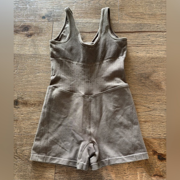 athletic romper - Picture 2 of 2